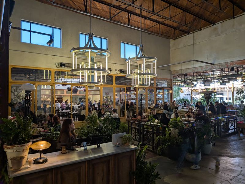 16 California Restaurants Locals Say Are The Coolest In The State - Decor Hint Manuela