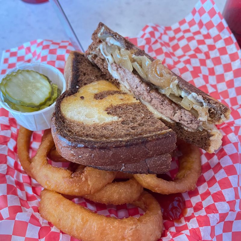 10 Minnesota Restaurants That Fly Under The Tourist Radar - Decor Hint Snuffy’s Malt Shop