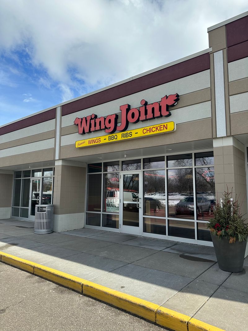 Georgia Restaurants Frying Chicken To Golden Perfection - Decor Hint The Wing Joint