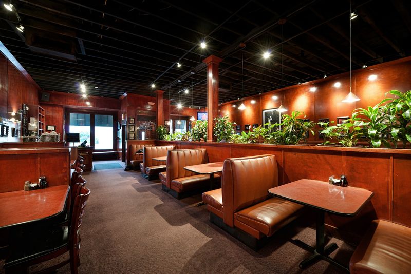 Gladys Knight's Chicken & Waffles