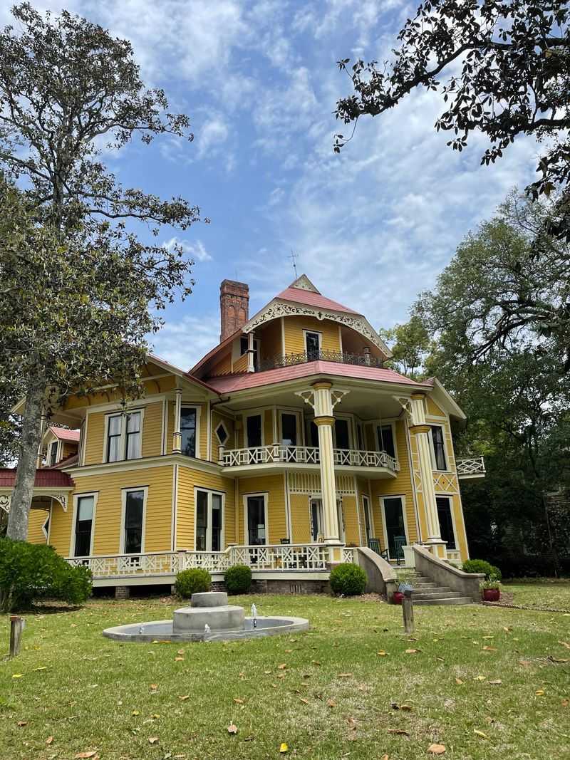 16 Secret Locations In Georgia Even Locals Don't Always Know About - Decor Hint Lapham-Patterson House