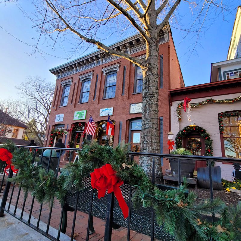 The Prettiest Georgia Towns To Explore When The Crowds Are Gone - Decor Hint Dahlonega