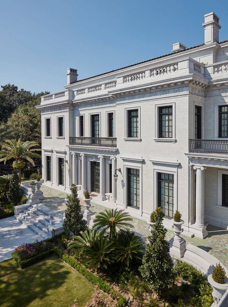 These Georgia Airbnbs Turn A Cozy Getaway Into A Movie-Like Escape - Decor Hint The Armstrong Kessler Mansion