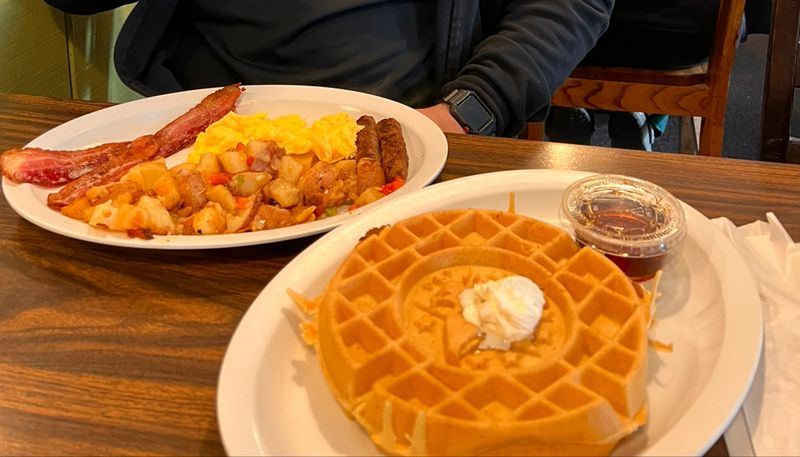 This No-Frills California Restaurant Locals Swear Serves The Best Chicken-Fried Steak In The State - Decor Hint Portions That Satisfy Serious Appetites