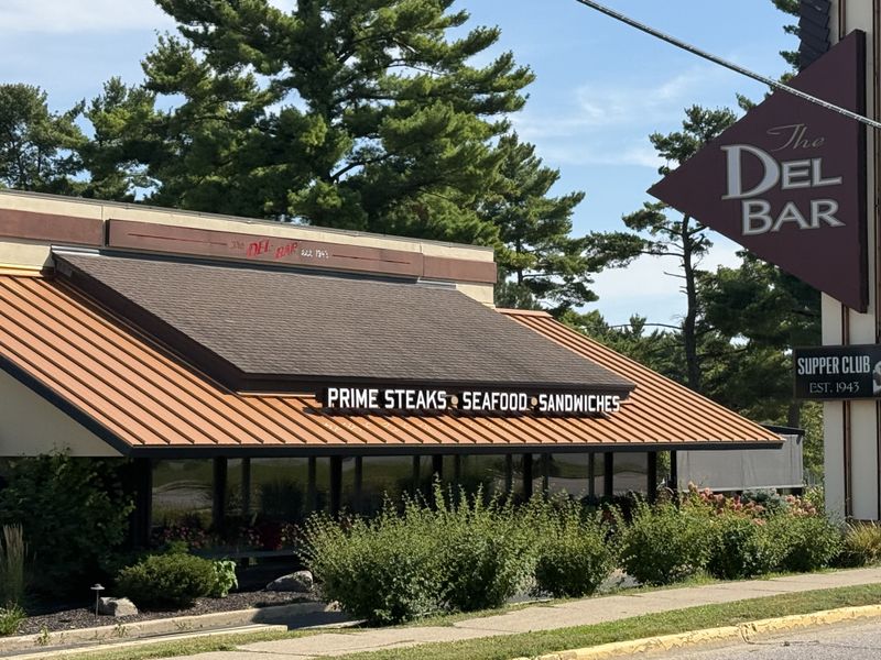 14 Wisconsin All-You-Can-Eat Restaurants That Feel Like A Throwback In The Best Way - Decor Hint The Del-Bar