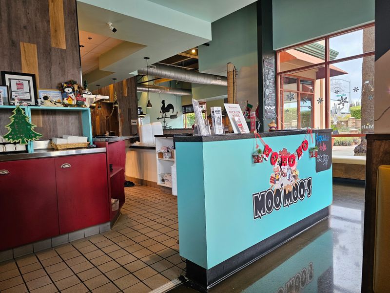 Moo Moo's Burger Bar - Grand Rapids' Gourmet Destination