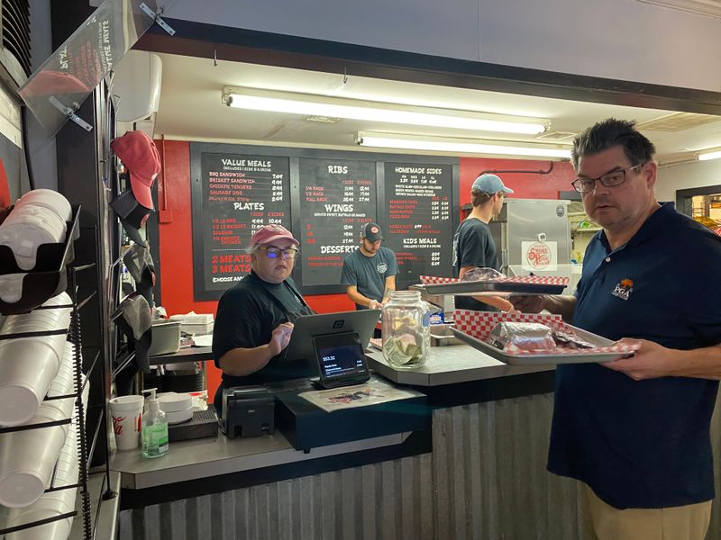 The North Carolina Smokehouse With Brisket You'll Dream About - Decor Hint Service That Makes You Feel Like Family