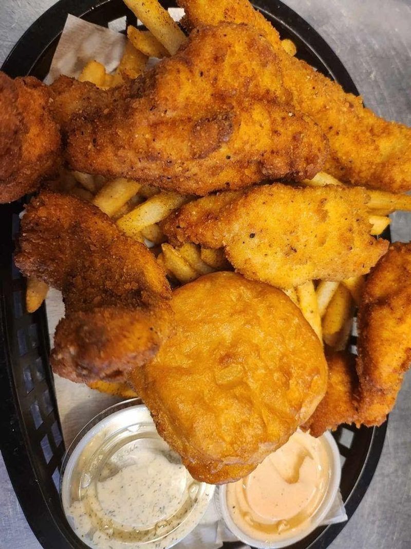 17 Montana Catfish Joints Where Locals Gather For Big Portions And Bold Flavor - Decor Hint Cajun Phatty's