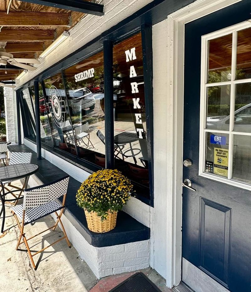 These North Carolina Seafood Buffets Are Worth The Indulgence - Decor Hint Front Street Fish Co., New Bern