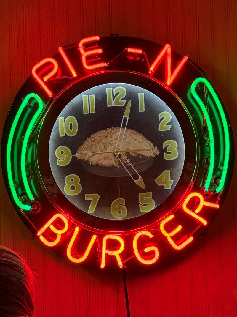 Pie 'n Burger – Pasadena