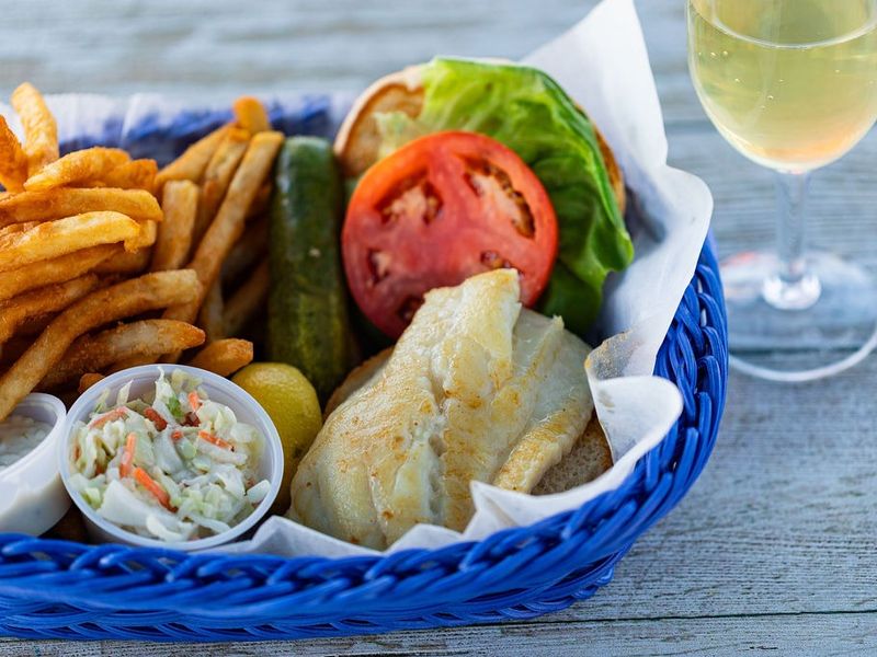 Island Gypsy Cafe & Marina Bar