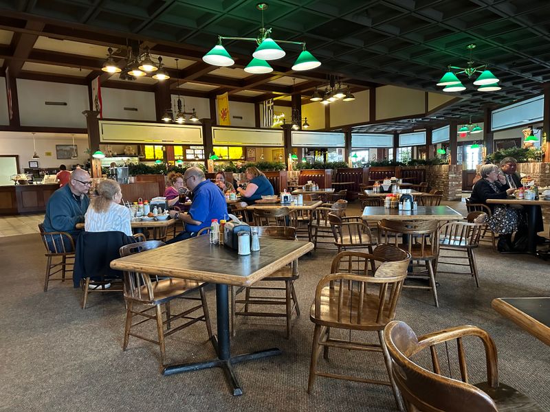 12 Hole-In-The-Wall California Restaurants That Are 100% Worth The Drive - Decor Hint Harry's Hofbrau