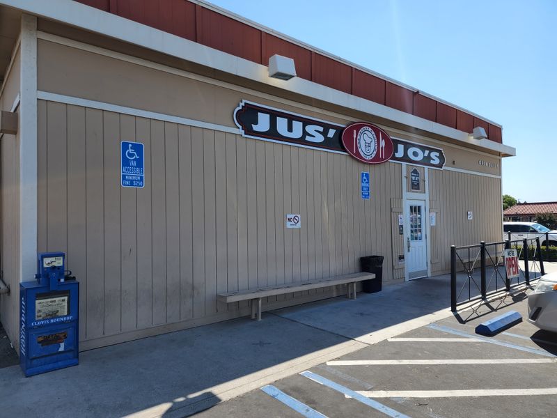 This No-Frills California Restaurant Locals Swear Serves The Best Chicken-Fried Steak In The State - Decor Hint Friendly Service That Feels Personal
