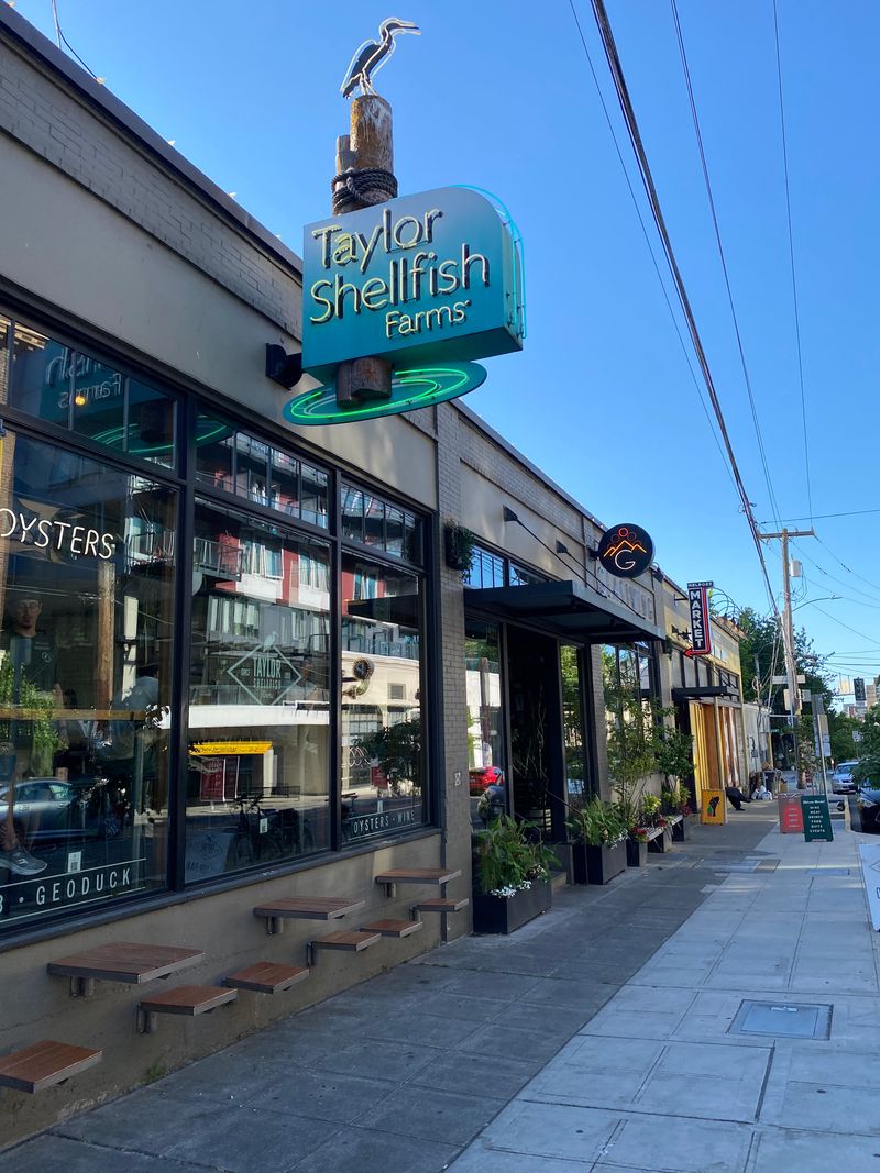 Washington Seafood Restaurants That Prove The Best Spots Aren't The Most Famous - Decor Hint Taylor Shellfish Oyster Bar