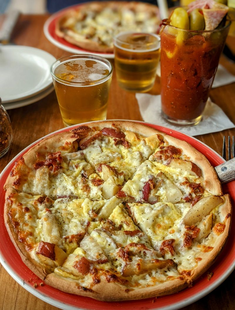 10 Wisconsin Pizza Spots That Go Heavy On Cheese And Comfort - Decor Hint Transfer Pizzeria Cafe