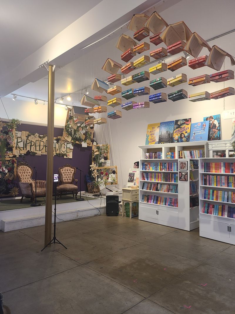 14 Massive Bookstores Across California Where You Can Happily Get Lost For Hours - Decor Hint The Ripped Bodice
