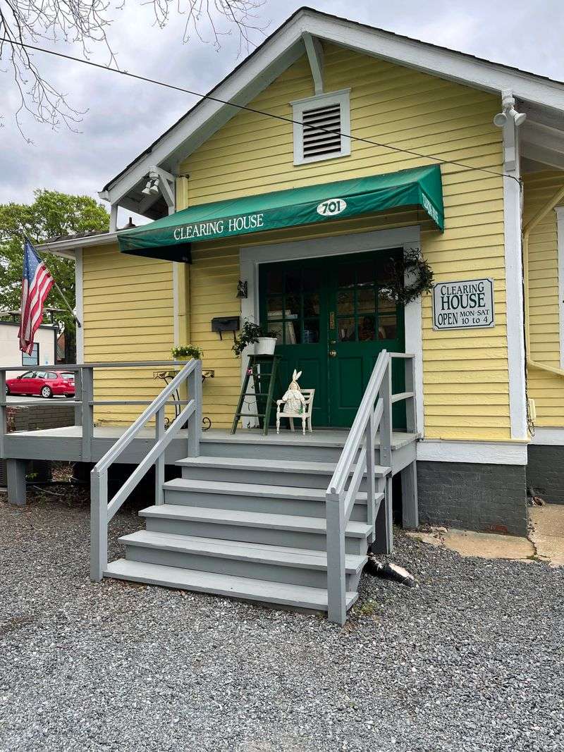 12 Must-Visit Thrift Stores In Charlotte, North Carolina, For Bargain Hunters - Decor Hint Clearing House