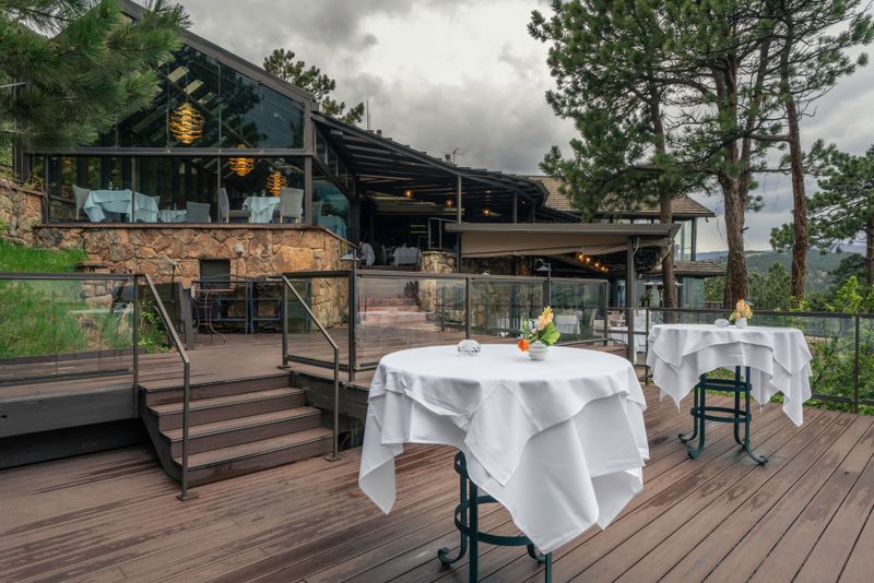 9 Colorado Mountain Restaurants Serving Charming Views With Every Bite - Decor Hint Flagstaff House