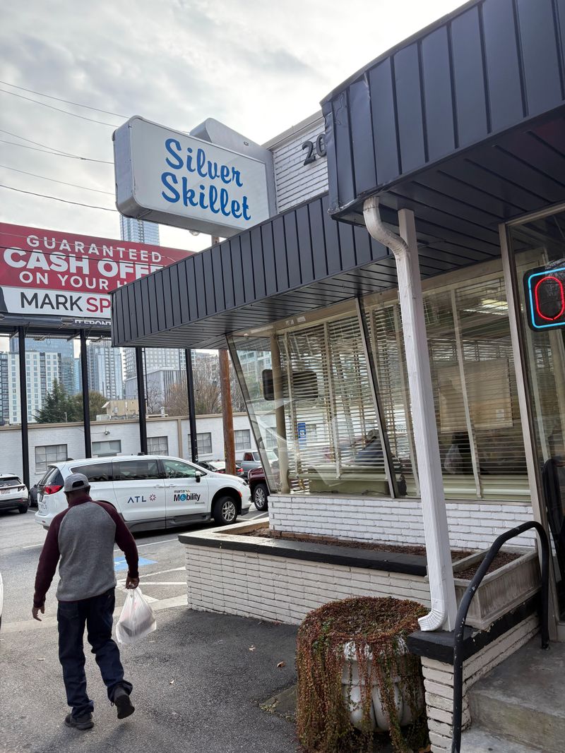 These 16 Georgia Hole In The Wall Restaurants Are Worth The Stop - Decor Hint Silver Skillet