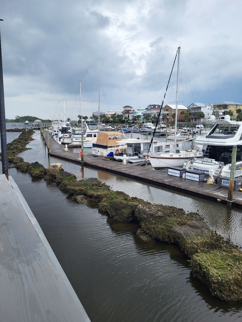 North Carolina Dining That Feels Like A Floating Escape - Decor Hint A Marina Made For Boaters
