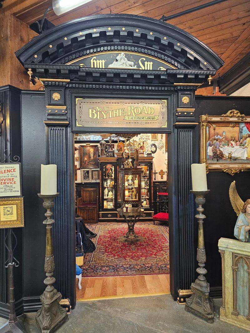 King Richard's Antique Vintage Center (Whittier)