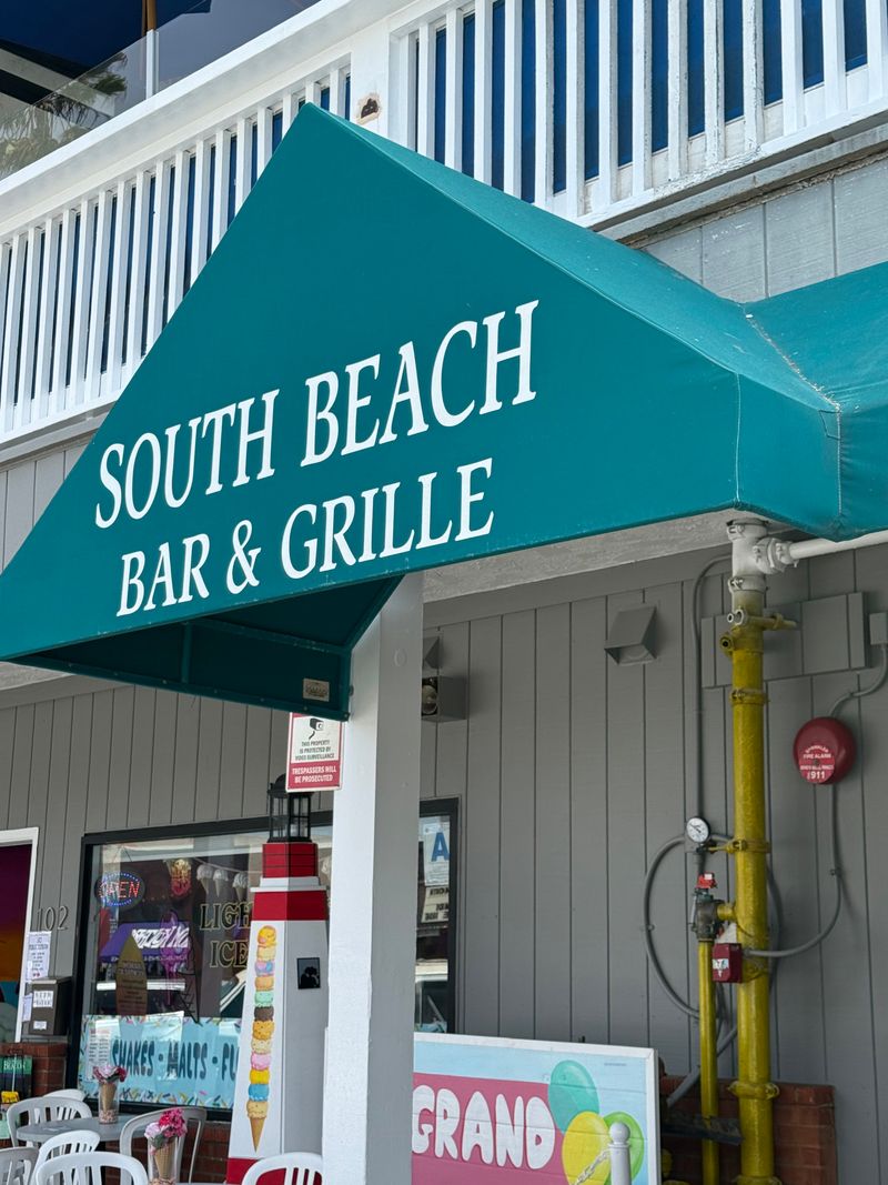 This California Seafood Shack Is Best Known For Fish Tacos People Still Talk About - Decor Hint Accessible Location At Newport Avenue's End