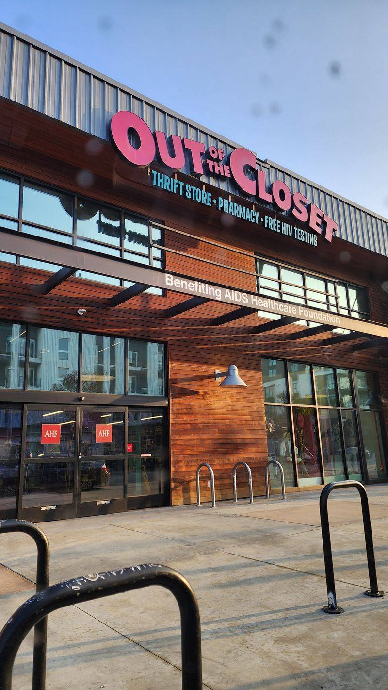 This Massive California Thrift Store Is So Big, Shoppers Say It Takes All Day - Decor Hint Volunteer Opportunities That Strengthen Community Bonds