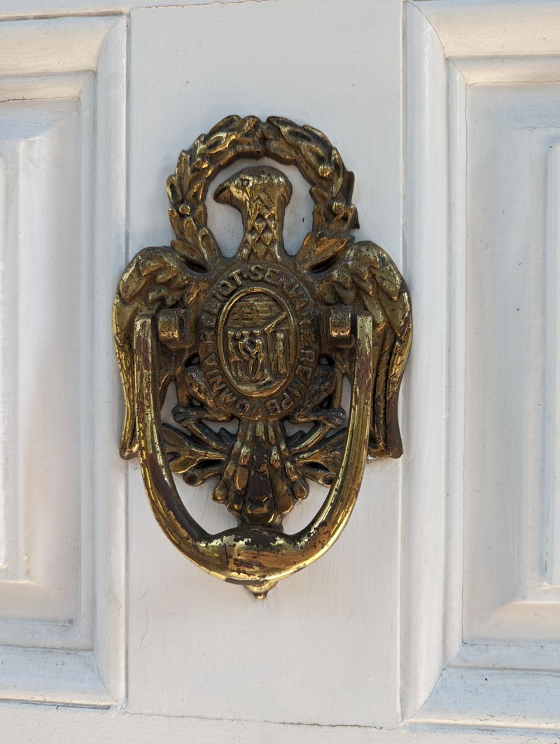 This Exquisitely Preserved Georgia Mansion Is A Masterpiece Of Old-World Southern Elegance - Decor Hint Testament To Southern Craftsmanship