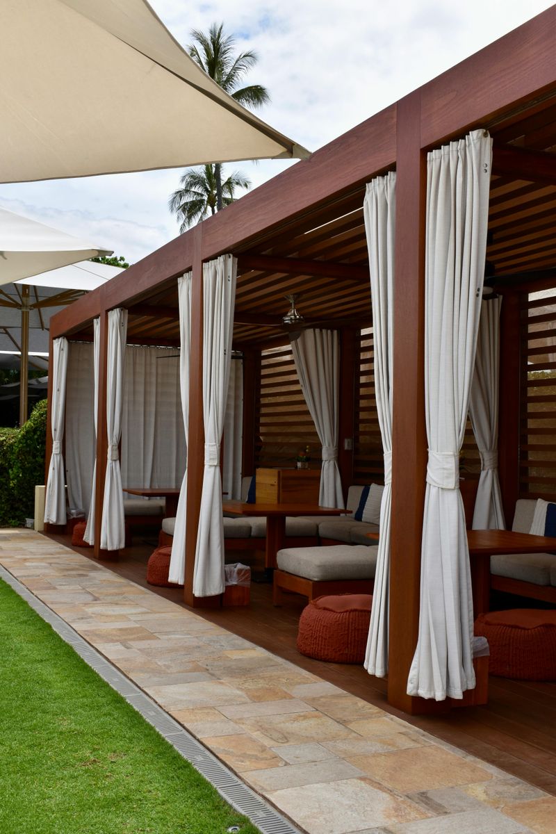 10 Smart Florida Patio Designs That Beat The Elements - Decor Hint Storm Strong Umbrella Zone