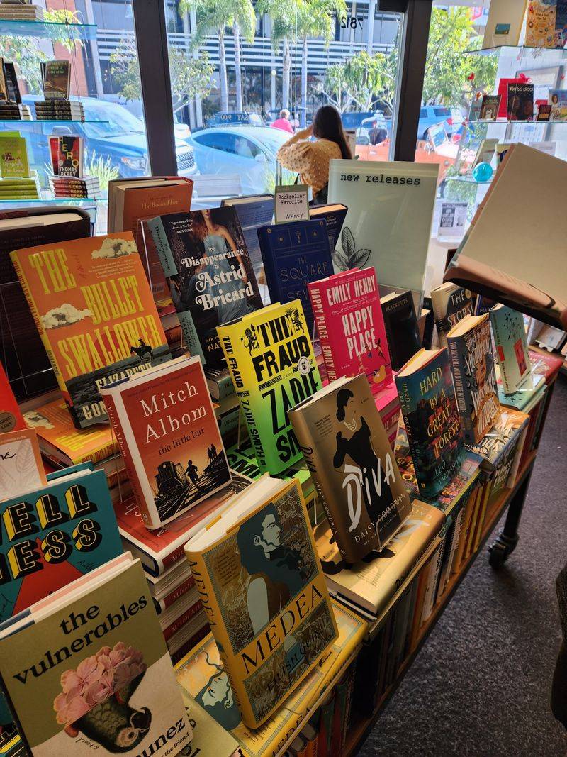 14 Massive Bookstores Across California Where You Can Happily Get Lost For Hours - Decor Hint Warwick's
