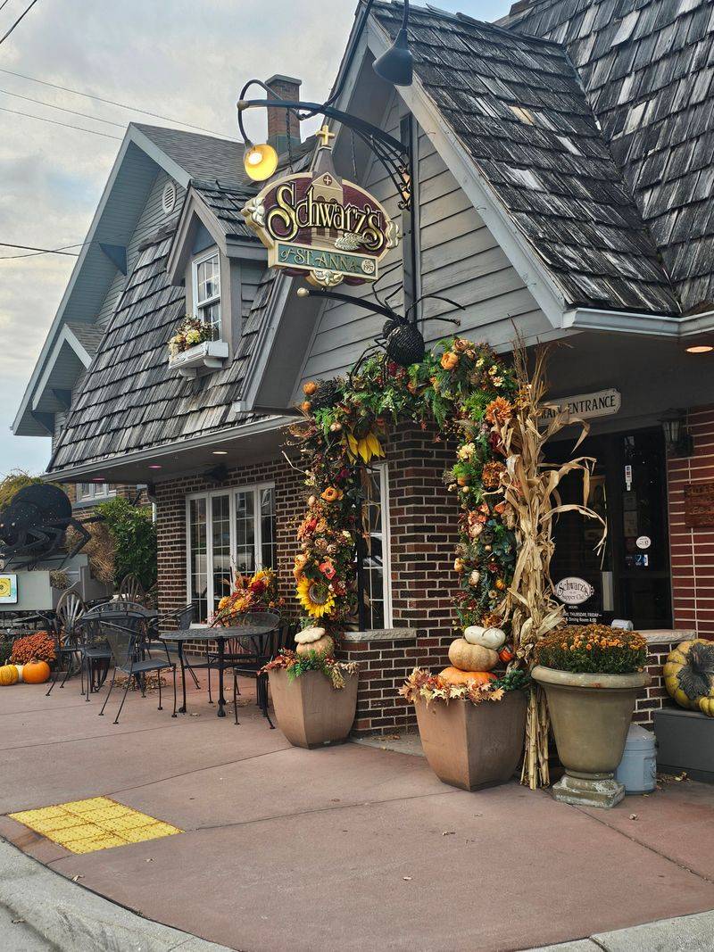 14 Wisconsin All-You-Can-Eat Restaurants That Feel Like A Throwback In The Best Way - Decor Hint Schwarz's Supper Club