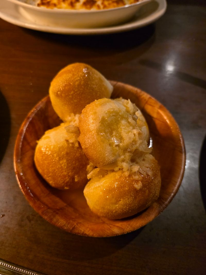 15 Reasons Provino's Italian Restaurant Proves Classic Spaghetti Never Goes Out Of Style In Georgia - Decor Hint Fresh Garlic Enhances Every Bite