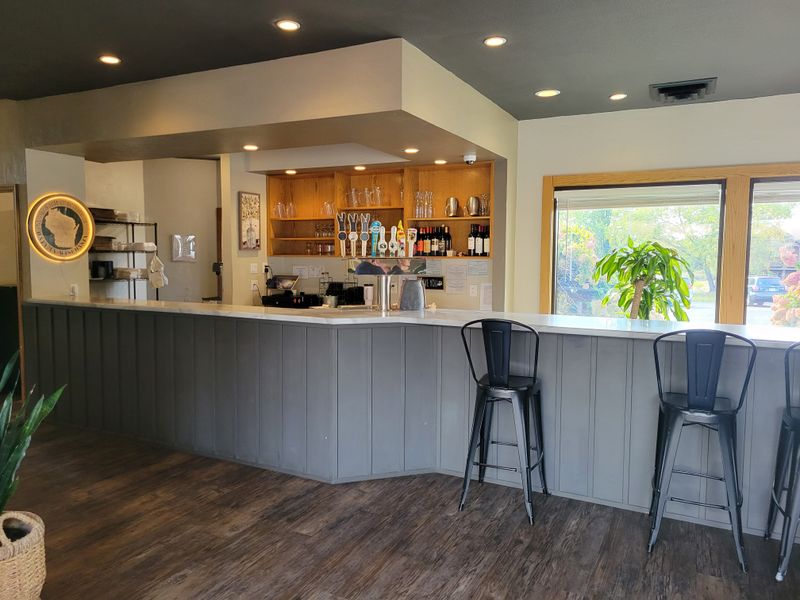 10 Wisconsin Pizza Spots That Go Heavy On Cheese And Comfort - Decor Hint Christiano's Pizza