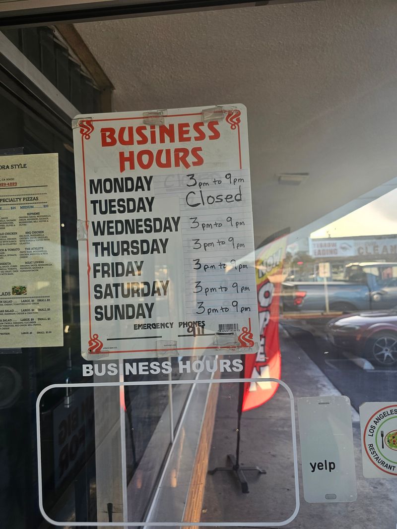 This Norwalk, California Pizza Spot Is A Local Favorite - And It's Easy To See Why - Decor Hint Flexible Operating Hours for Your Schedule