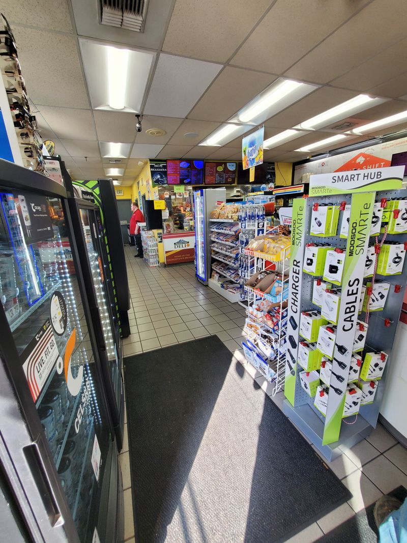 12 Washington Gas Station Foods Locals Swear Are Shockingly Good - Decor Hint Fresh Sandwich Bar At Benaroya Shell & Michigan St Deli