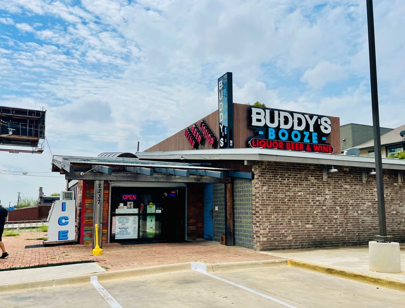 These 16 Georgia Hole In The Wall Restaurants Are Worth The Stop - Decor Hint Buddy's