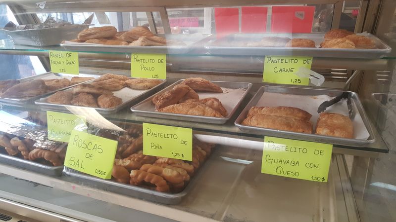 Danni's Bakery - Panadería Ambateño