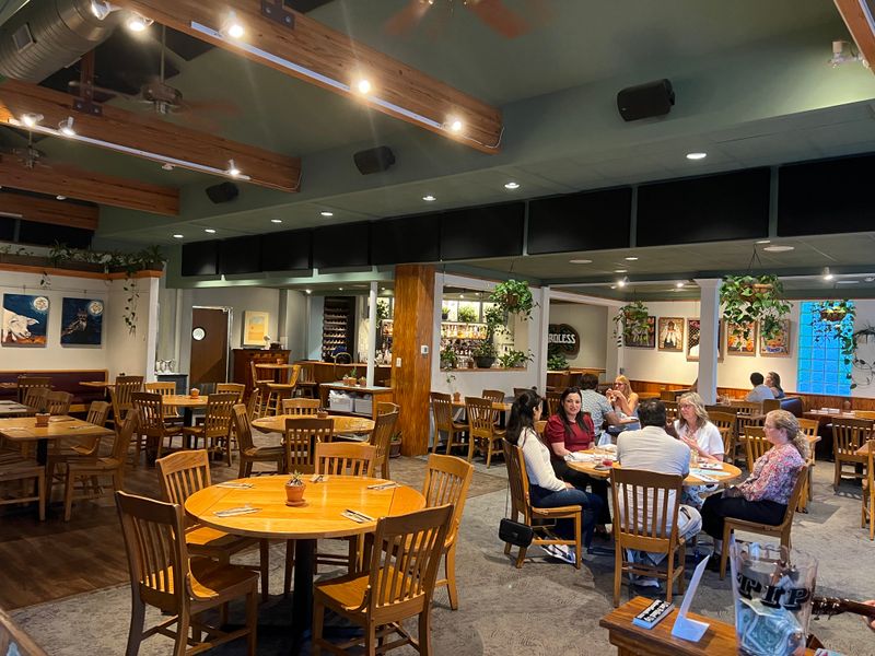 12 North Carolina Eateries Locals Loved Before The Lines Got Long - Decor Hint Irregardless