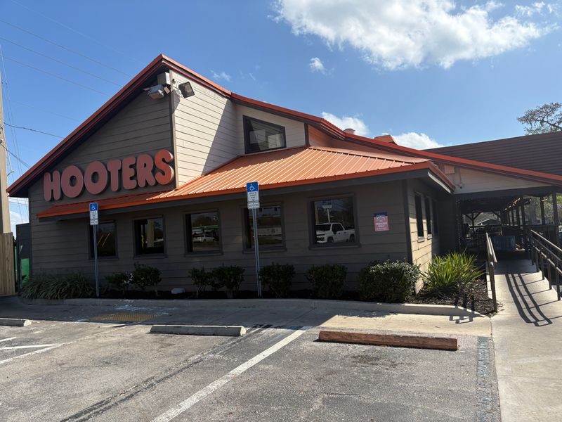 Hooters
