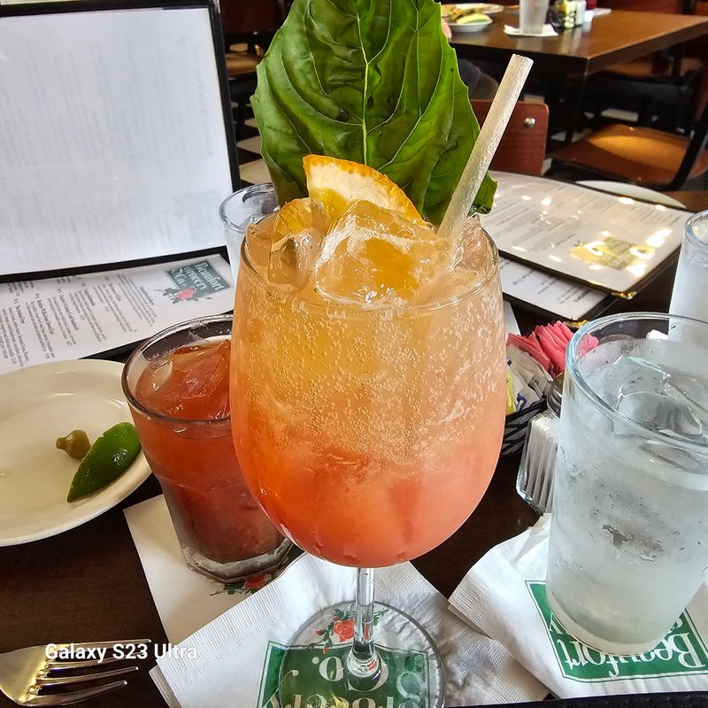 This Grocery In Beaufort, North Carolina, Is Home To The Most Addictive Crab Dip - Decor Hint Creative Cocktails Add Playful Touches