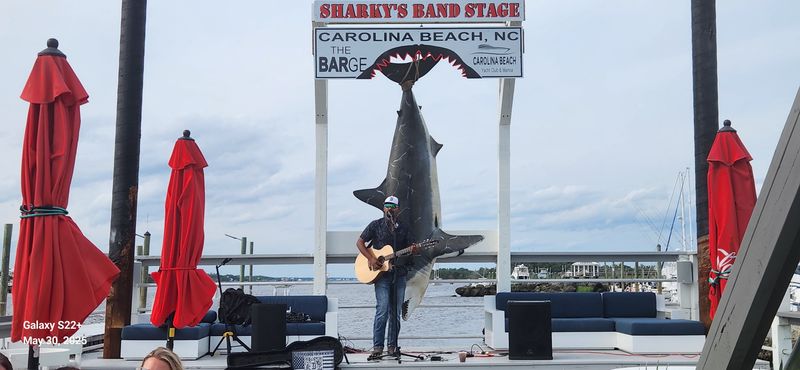 North Carolina Dining That Feels Like A Floating Escape - Decor Hint Live Music That Sets The Mood