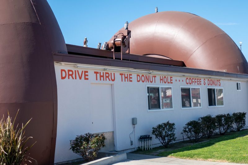 Food Lovers Say These 14 California Doughnut Shops Are Among The Nation's Best - Decor Hint The Donut Hole