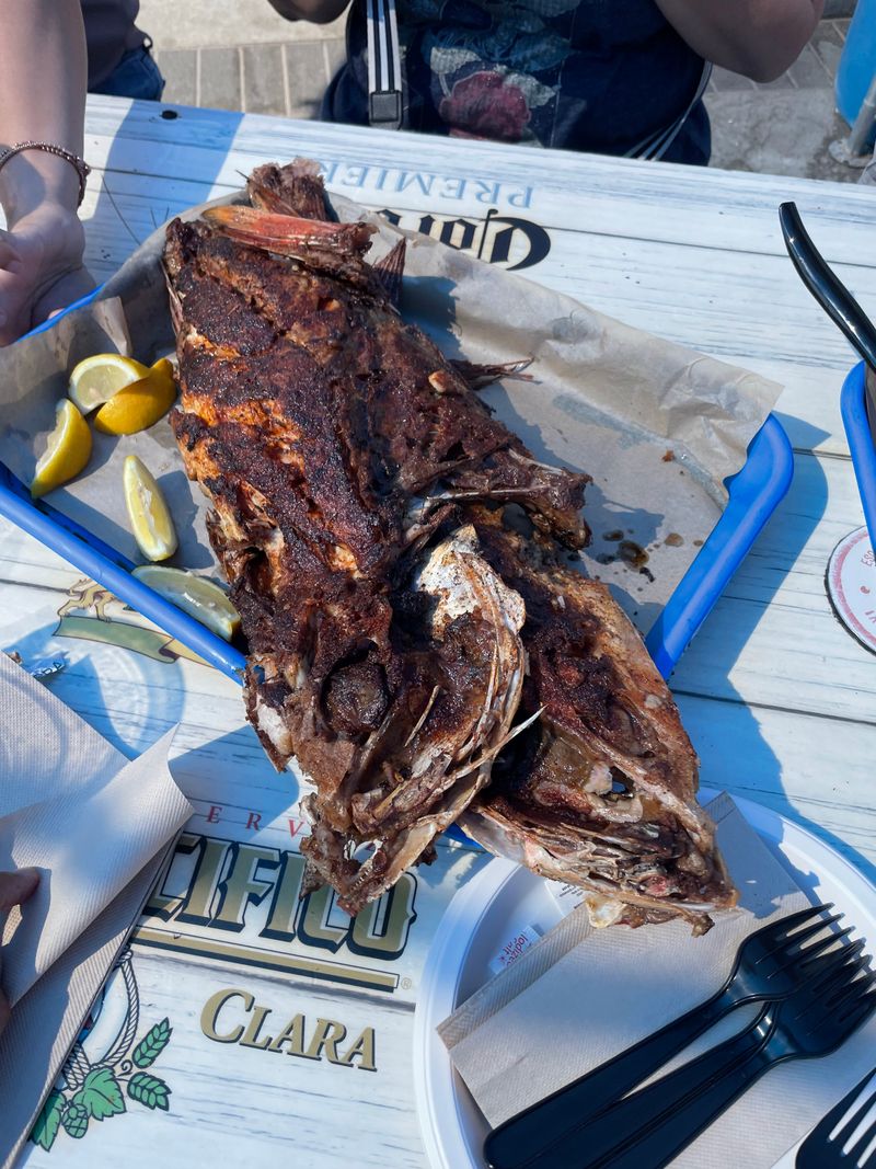 16 California Coastal Seafood Spots Perfect For A Laid-Back Day Trip - Decor Hint San Pedro Fish Market