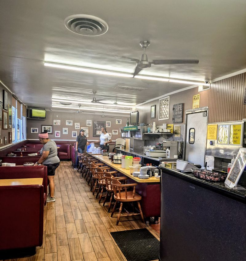 17 California Soul Food Restaurants Locals Wish They Could Keep Secret - Decor Hint The Serving Spoon