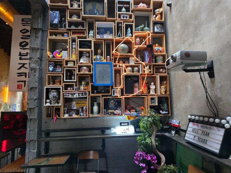 This Hidden Korean Speakeasy In Georgia Serves East Atlanta Village's Most Addictive Fried Chicken - Decor Hint Korean BBQ Tacos Blend Two Beloved Cuisines