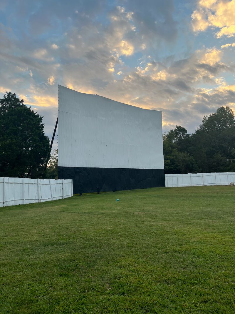 These North Carolina Drive-In Theaters Are A Blast From The Past - Decor Hint Belmont Drive-In Theater, Belmont