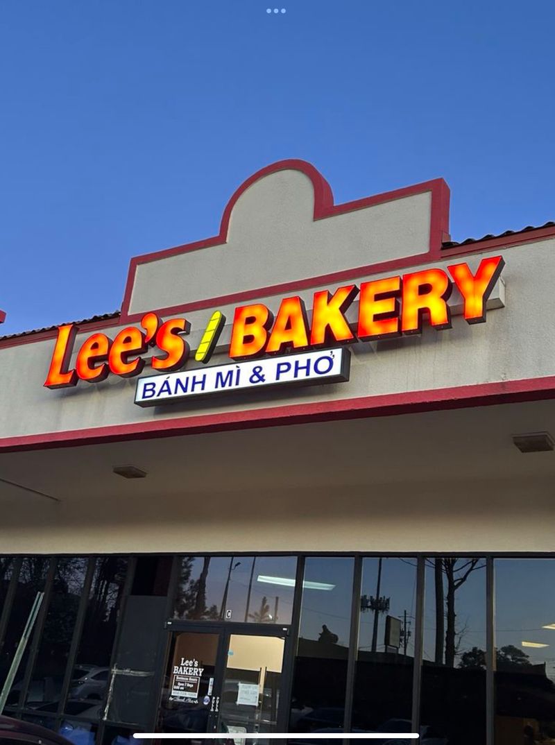 Lee's Bakery