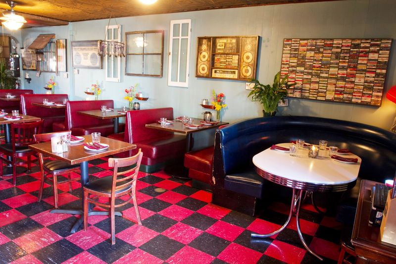 These 14 Low-Key California Soul Food Spots Feel Like Home Cooking Done Right - Decor Hint The Front Porch (San Francisco)