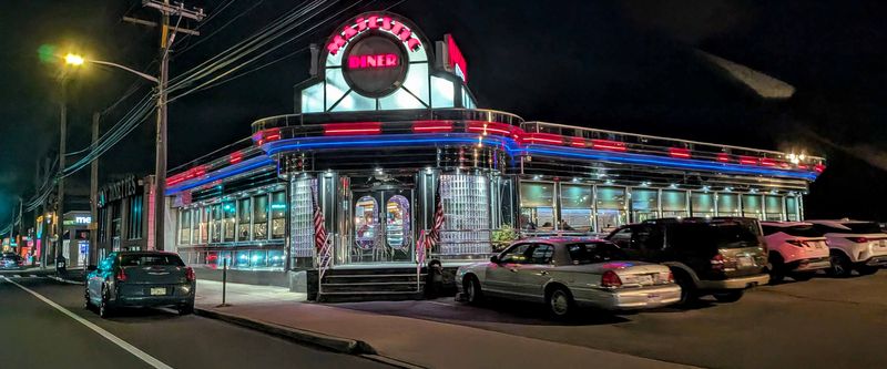 These 13 Georgia Restaurants Prove Some Traditions Should Never Change - Decor Hint Majestic Diner