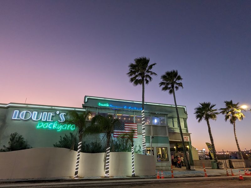 These 14 Texas Seafood Buffets Serve Nothing But Hearty Plates And Coastal Comfort - Decor Hint Louie's Backyard